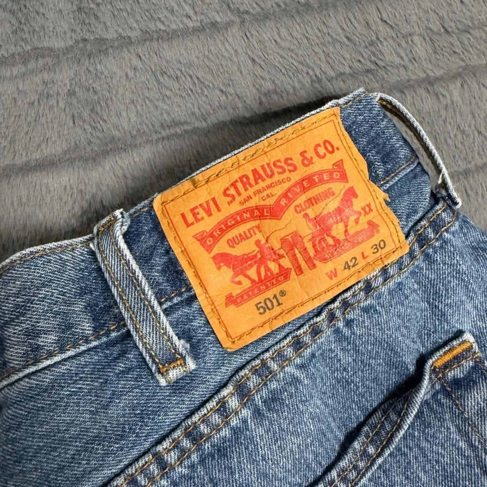 Levis 501 Original Fit Jeans Mens 42x30 Blue Denim Straight Leg Button Fly